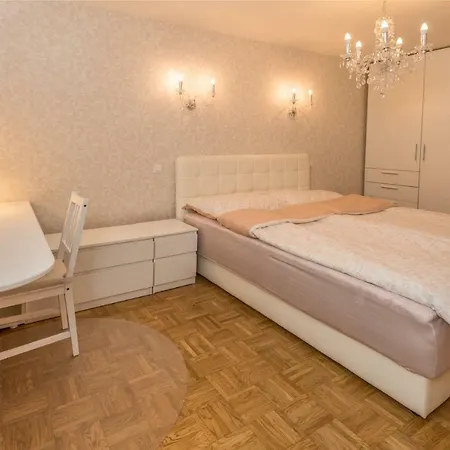 Evelina's Place דירה *